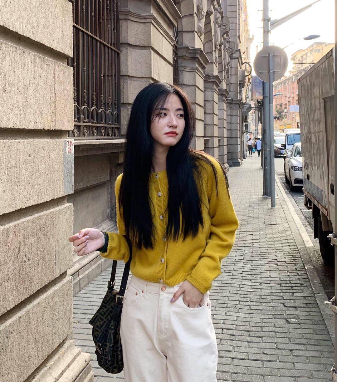 下装|30岁女人多穿针织开衫,今年流行搭配这4条裤子,很优雅又显瘦!