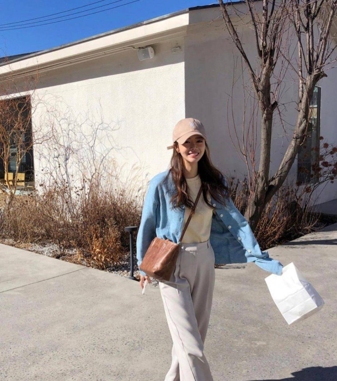 下装|30岁女人多穿针织开衫,今年流行搭配这4条裤子,很优雅又显瘦!