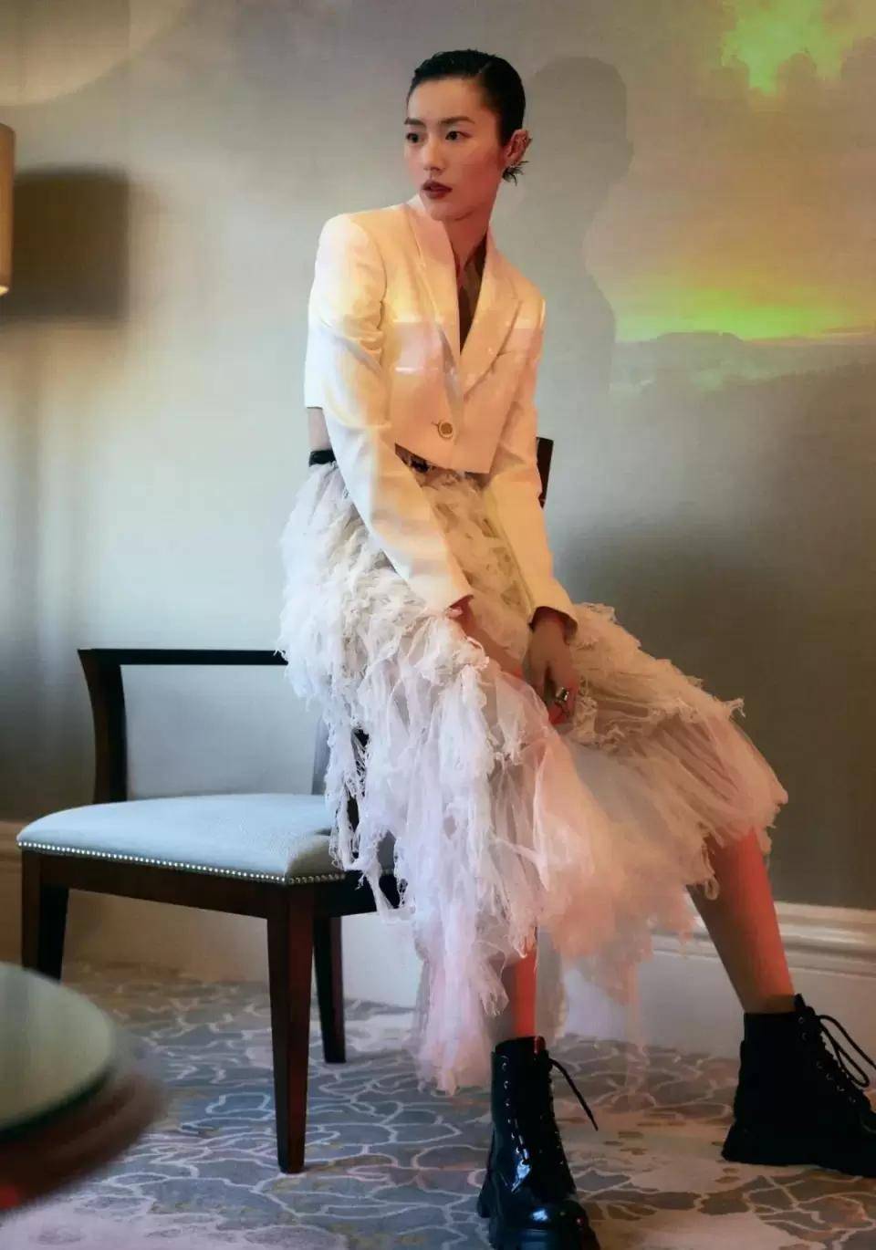 运动鞋|这个秋天，平底鞋+裙子穿出女人最轻松、优雅的样子，巨时髦！