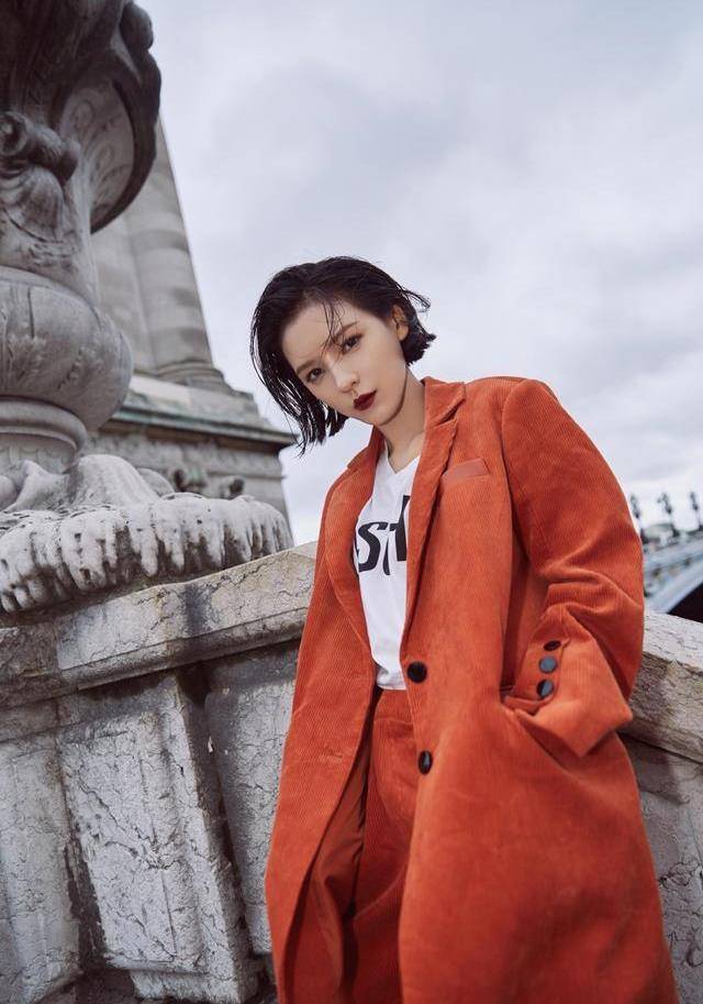 张予曦|张予曦化身丝绒靴狂热粉，秋季上演下衣失踪太性感，美腿惹人羡