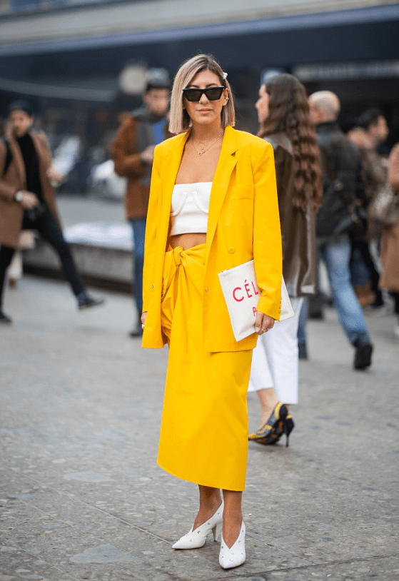 显得|定了!2021年的流行色是极致灰与亮丽黄,双色组合传递希望