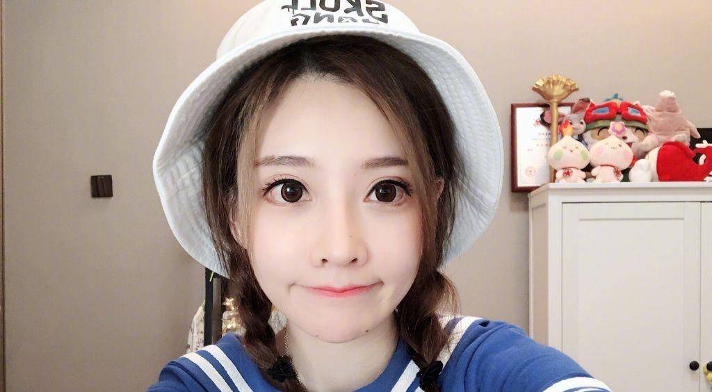 吴京|冯提莫上节目被人摸大腿19次,不反抗还陪笑?吴京说的话验证了