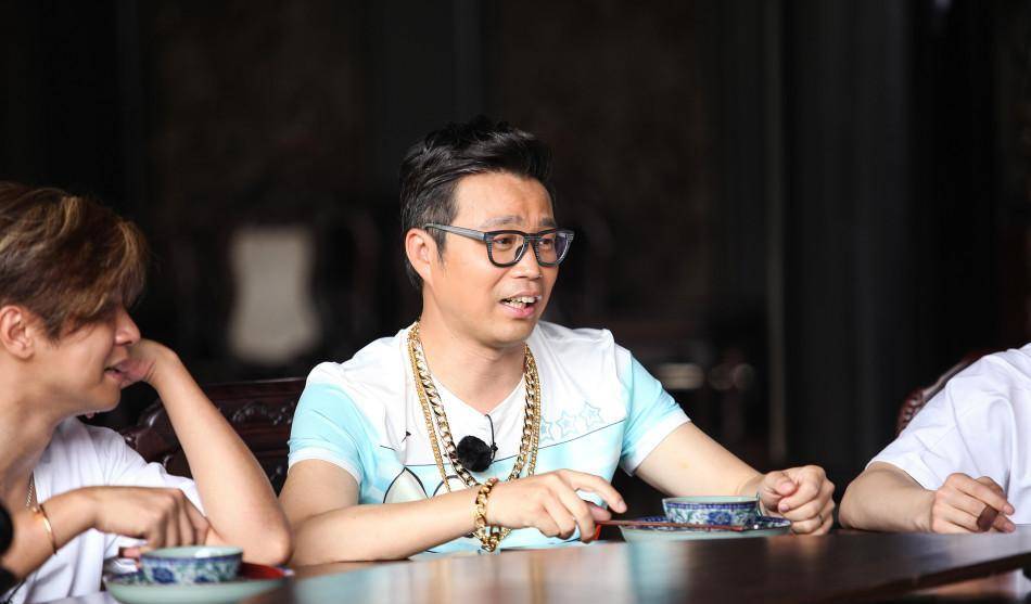 贾斯|没想到，录了7季《极挑》的元老王迅，节目中仍然是“小老弟”