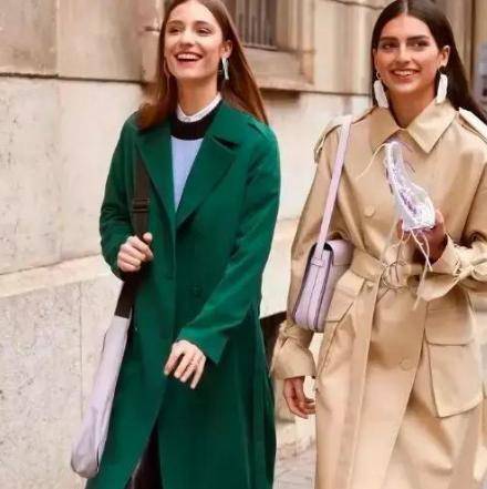 卫衣|奔三的女人少穿黑色和灰色,多穿这5种高级色,显气质又时尚