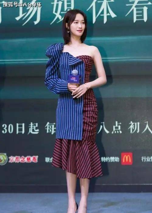 女孩子|蓝盈莹太懂“穿搭精髓”，白T恤配不规则半身裙，秀长腿真惹眼