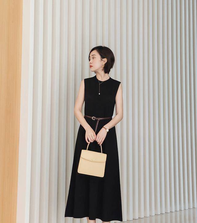 微胖女生穿搭秋季小个子40岁 eb94d214c760493eb64d7d33118d7e36.jpeg