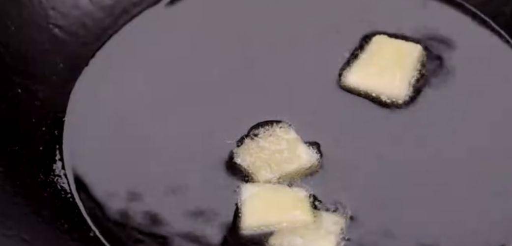 姜片|鸡蛋也可以这样吃,营养的快手早餐荷包蛋炒尖椒 焦嫩又下饭