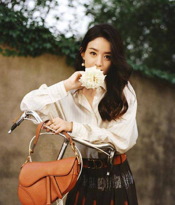 暖色调|中年女人的时髦，还得靠衬衫，“三要三不要”让你赢得更端庄