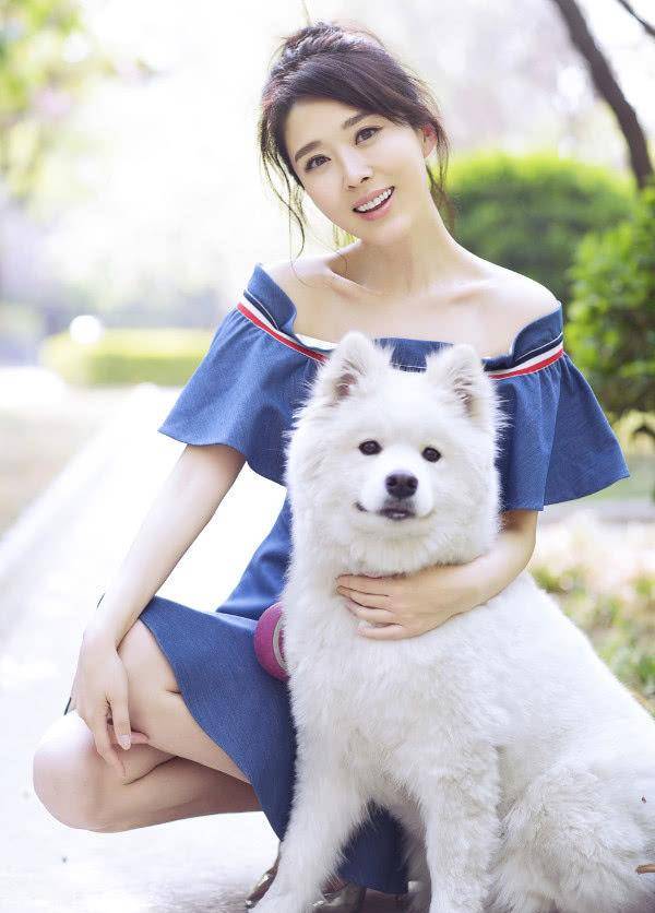 赵薇|和赵薇是同班同窗，40岁有着20岁的身材，穿搭前卫不输赵薇！