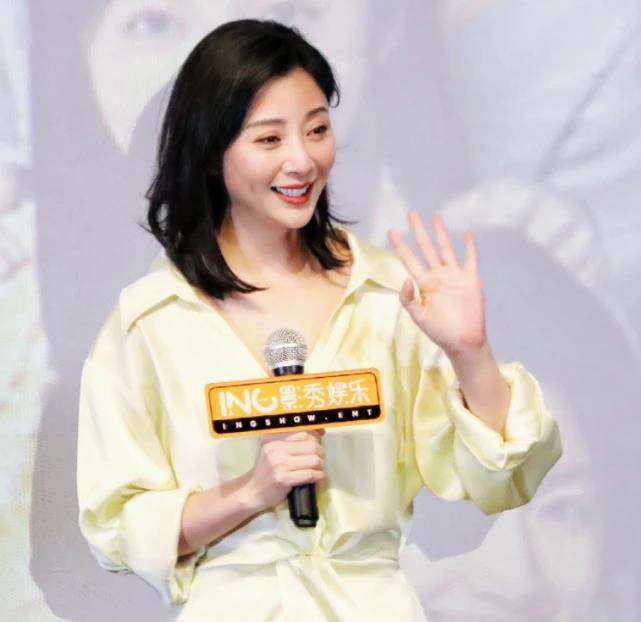 成功|殷桃才是冻龄女神！41岁成功逃过中年发福，穿衬衫裙温婉高级