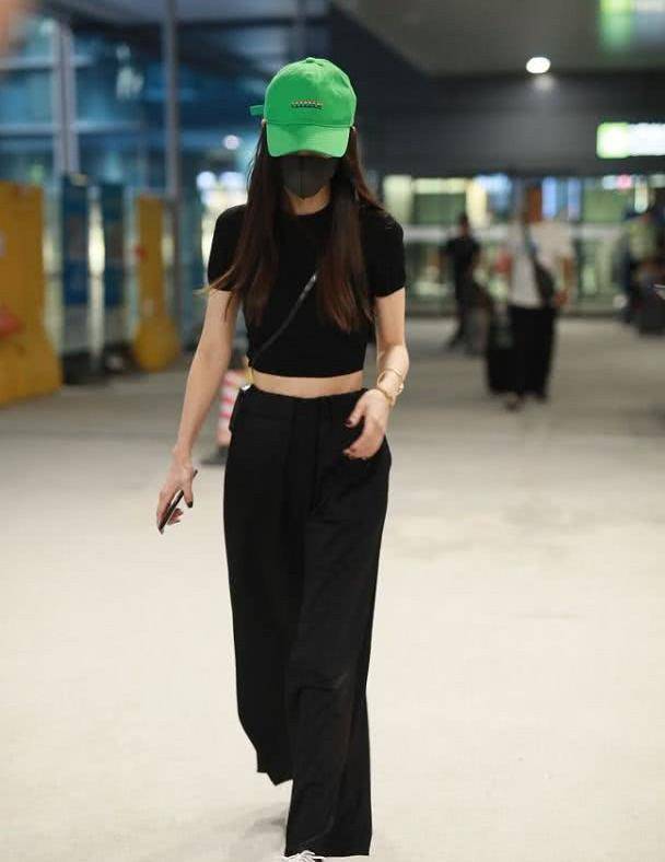 工装裤|Angelababy到底有多瘦，穿小码牛仔裤都撑不满，1尺6腰太抢镜