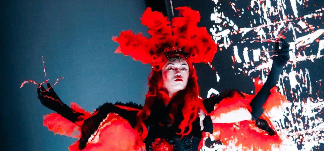 展演|惊艳！广州美术学院惊现赛博朋克沉浸式服装艺术展演-数艺网转