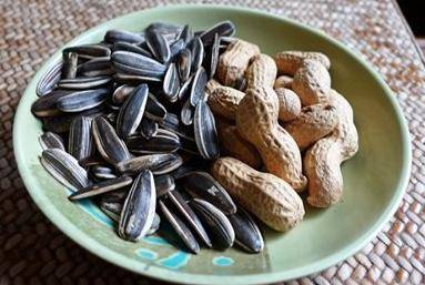 生活|瓜子和花生,一个堪比喝油,一个却能减肥,不少人都搞错了