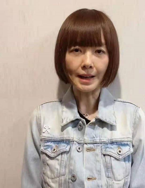 颜色|51岁陈鲁豫好消瘦，素颜出镜面颊凹陷，法令纹凸出更显得憔悴了