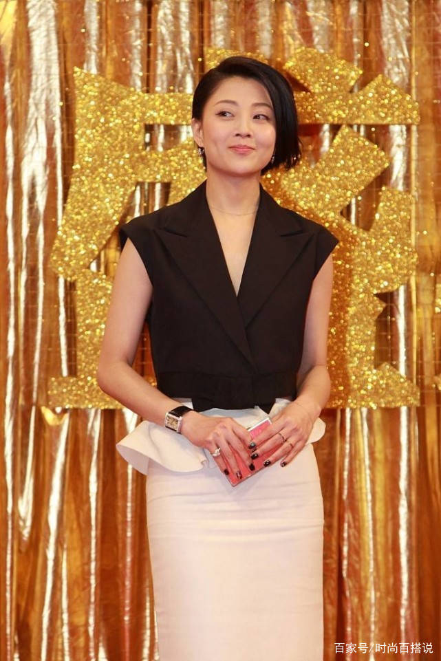 姐妹|殷桃年纪不小了，还敢穿得这么凉快，裙子上身的薄纱几乎是透明的