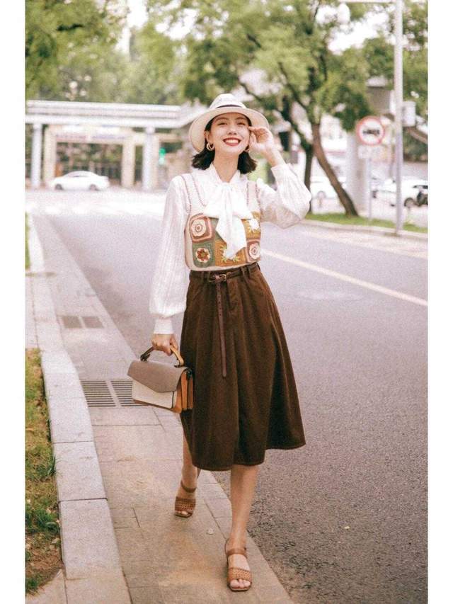 马甲|立秋之后，小个子该怎么穿？试试“衬衫+半身裙”，显高又好看