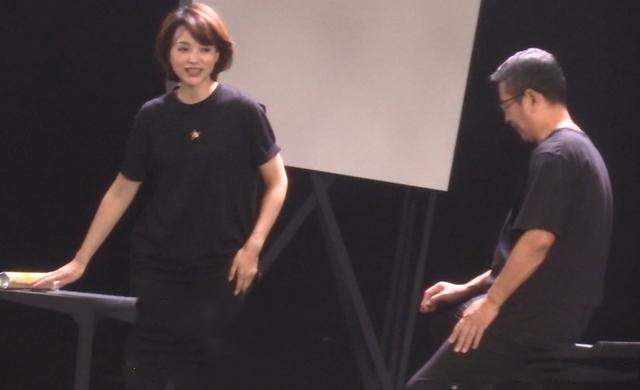 形象|董卿白岩松久违合体，董卿剪短发更女人，53岁白岩松头发已花白