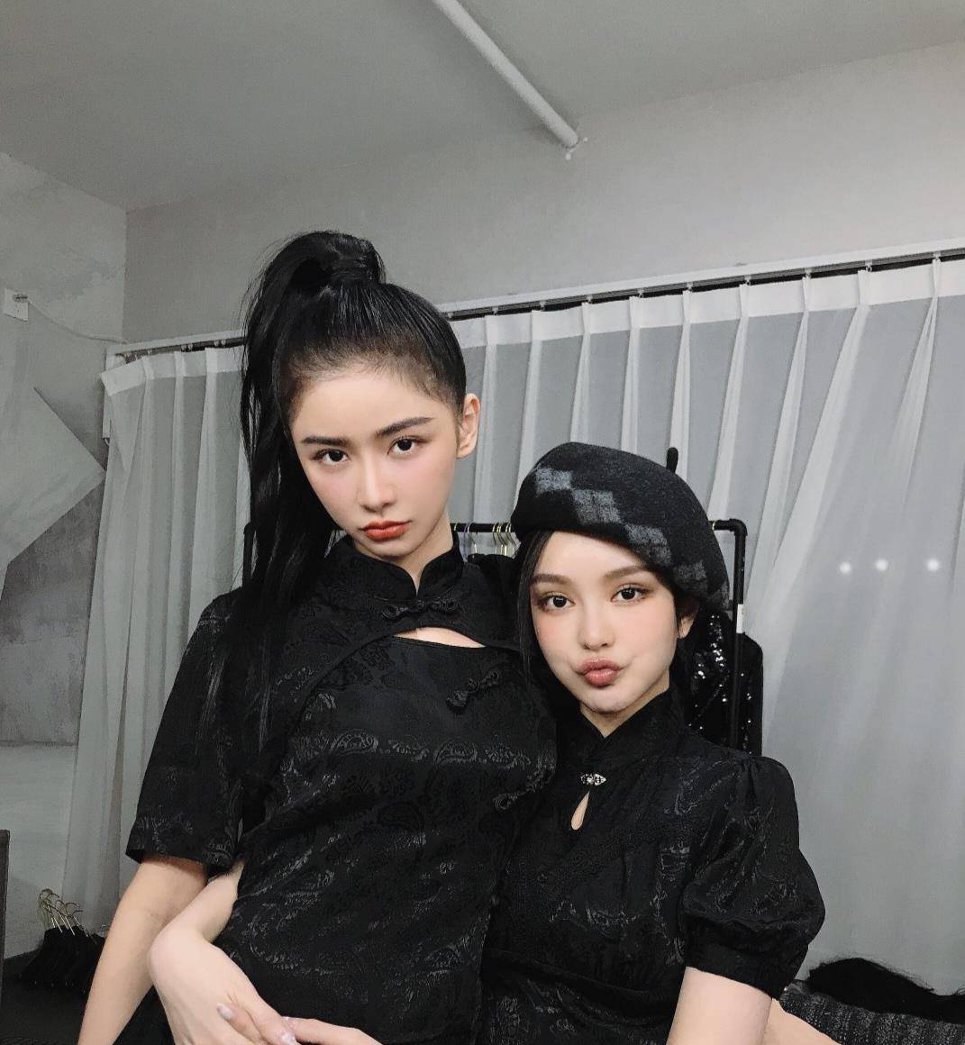 蔡卓|别被蔡卓宜的清纯长相欺骗了，穿黑色旗袍的她，冷艳又有女人味