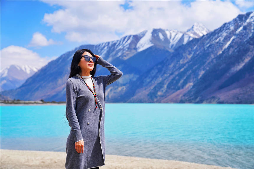 湖畔|川藏线上的神奇堰塞湖，天气晴朗的时候美如画卷，秋天风景最好看