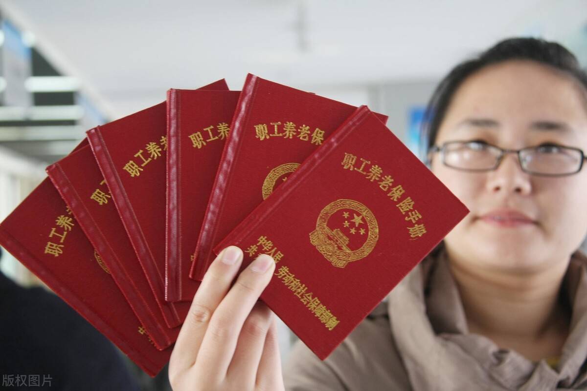 原创社保未交满15年的"偷着乐"?2021年新规下,这样处理"赚大"了