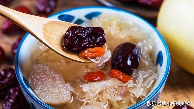 银耳汤怎么煮才软糯 8a356e589371460685a587bdc56418d3.jpeg