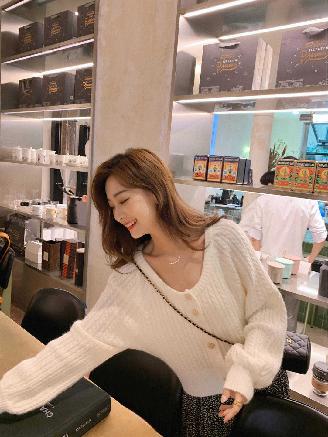 服装|秋季也是针织衫的标配，原来可以这样配，好看又方便