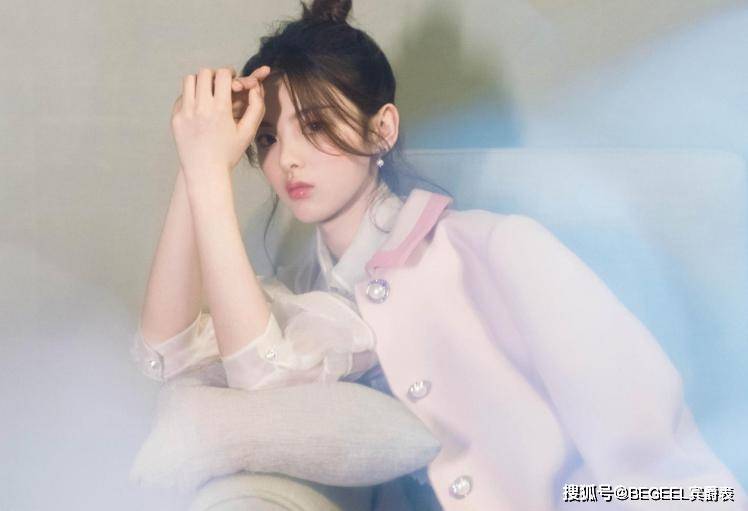 设计|杨超越不愧是打工人之光!职场穿搭好实用,温柔知性气质好