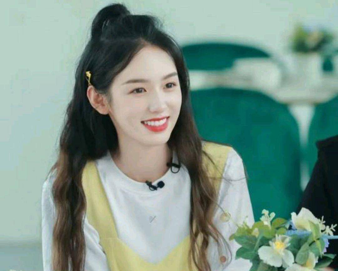 龚俊|《中餐厅5》首播：龚俊把丁真当好兄弟，黄晓明做菜被嫌弃