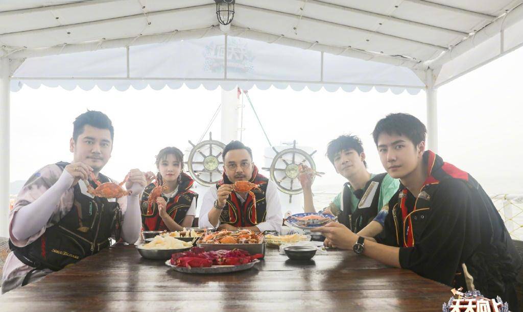 网友|常驻不同节目的王一博,为何只有《这!就是街舞》里的他最讨喜?