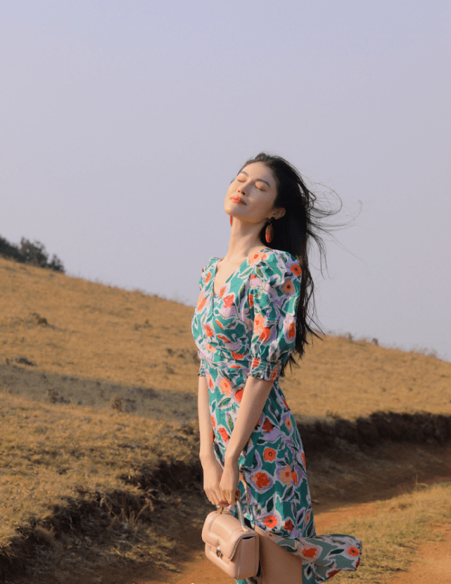 鞠婧祎|夏末初秋，怎么少得了田园风！可爱的泡泡袖才是凹造型的时尚关键
