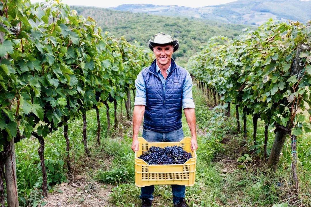 品牌|好莱坞最爱冲浪的导演,居然做出了极限运动圈追捧的葡萄酒