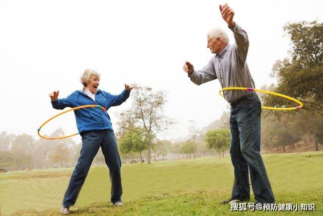 眼睛|爱放屁只因肝脏有问题？少吃2类食物，坚持2个习惯，肝慢慢变好