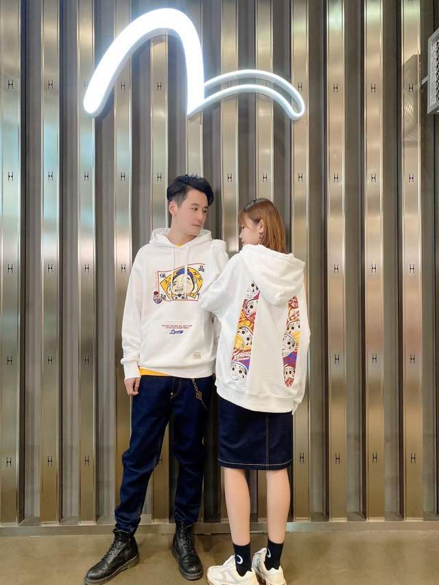 四季|求问！可以把队友卖了买新衣吗？