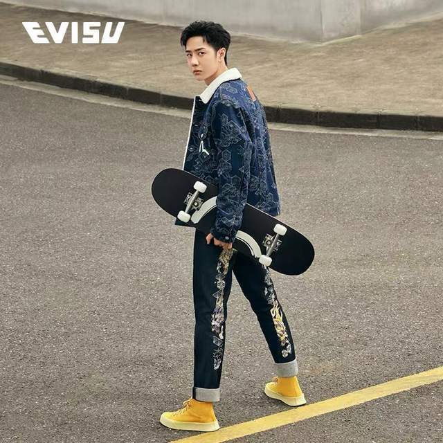 原创王一博evisu代言人新图超帅,一年四季带着滑板的酷盖,真的爱滑板