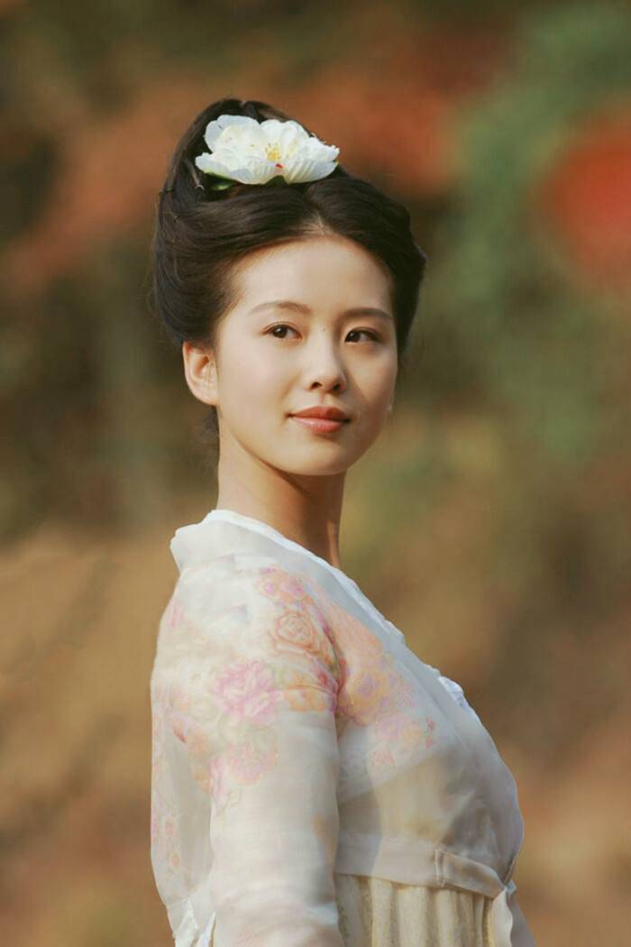 蒋勤勤|不是林心如也不是杨幂，她们才是古装扮相的白月光，你喜欢谁？