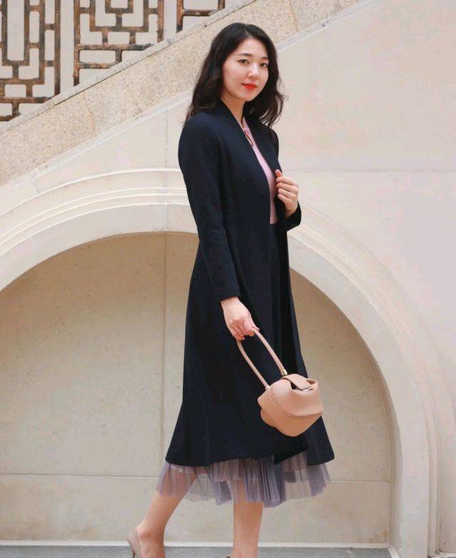 显得|女人要懂得爱自己，可以从穿衣打扮开始，做个有品味的女人