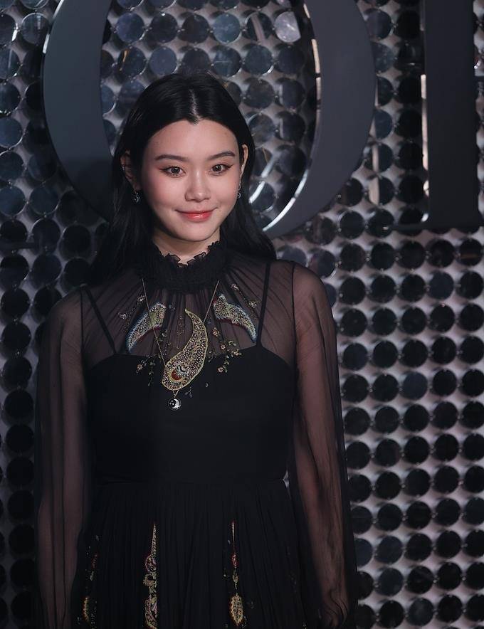 状态|章子怡刘嘉玲同台，景甜奚梦瑶穿黑纱裙比美，王子文和新男友合体