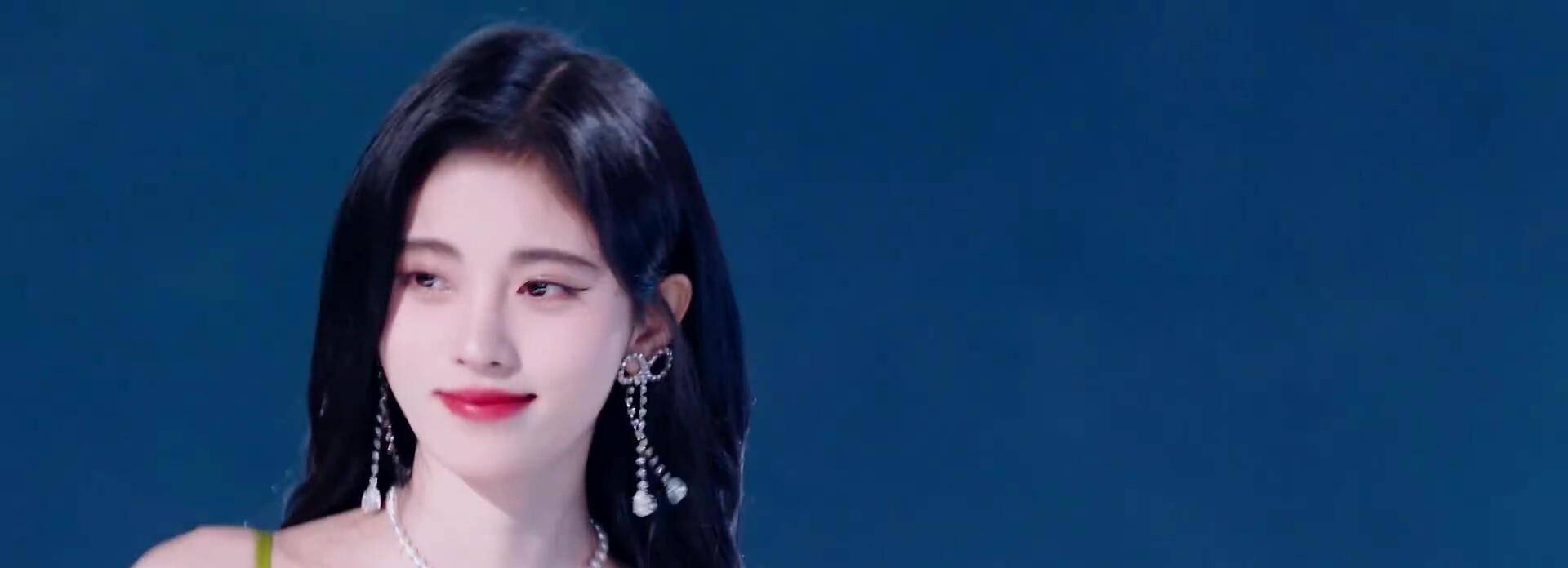 一身|《创造营》预告好甜,赞多公主抱毛晓彤,米卡壁咚鞠婧祎,孟美岐却遭吐槽