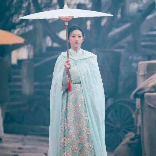 国货|“新晋带货女王”景甜，16集换装秀造型把国货穿出“高攀不起”的气质