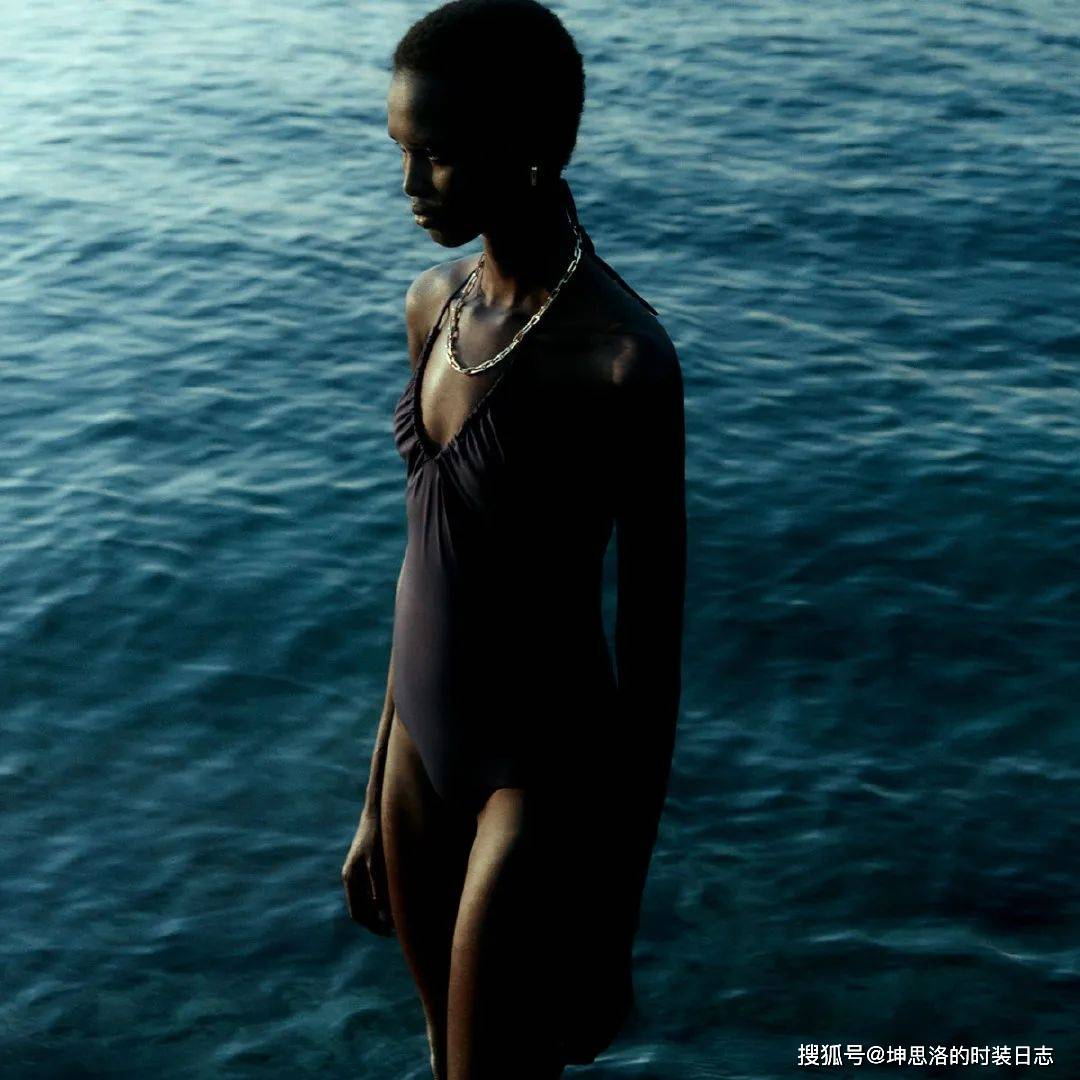 系列|Lookbook画册丨COS 2021夏季假日系列 以轻简搭配享受夏日宁静