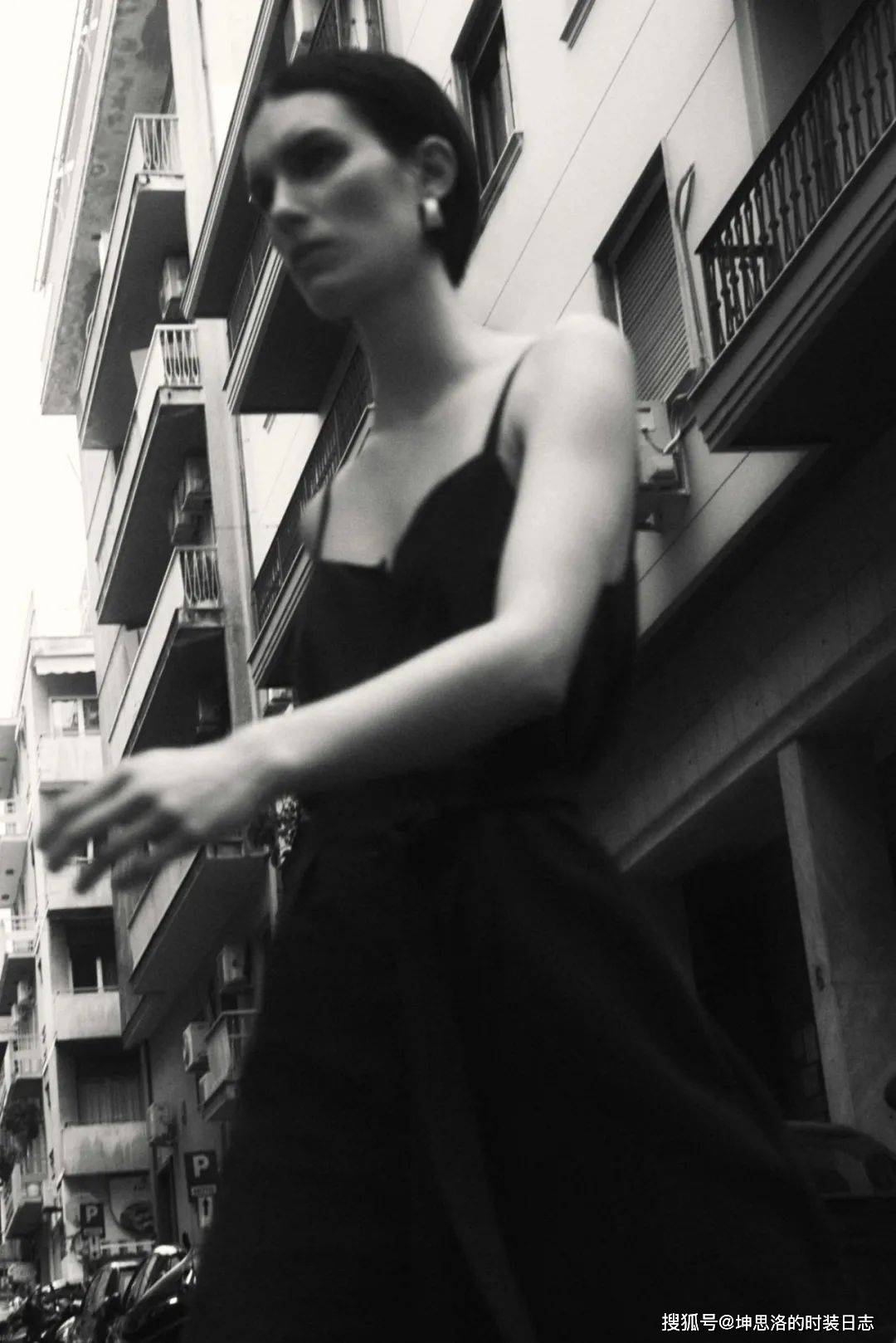 系列|Lookbook画册丨COS 2021夏季假日系列 以轻简搭配享受夏日宁静