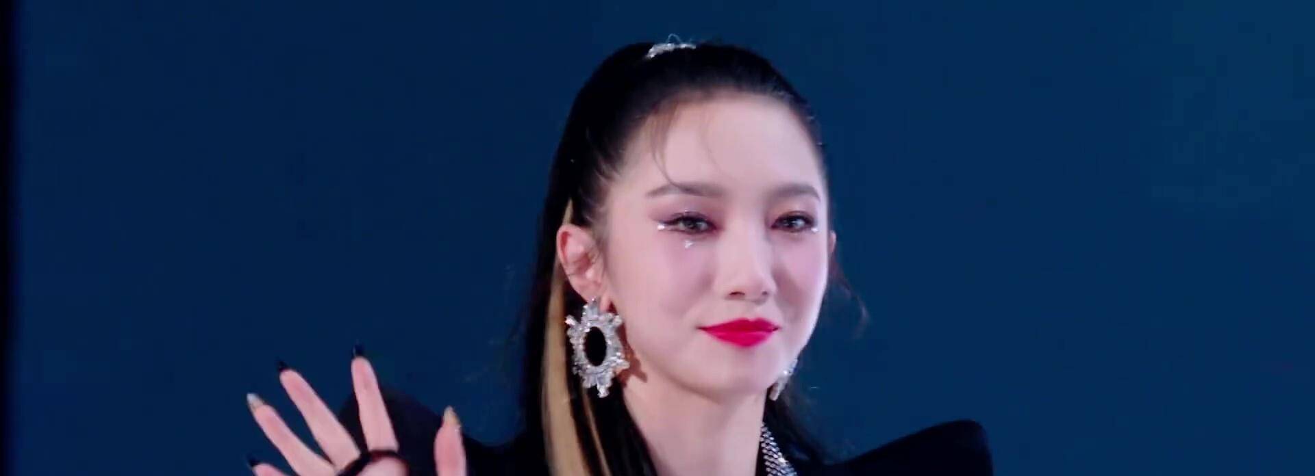 一身|《创造营》预告好甜,赞多公主抱毛晓彤,米卡壁咚鞠婧祎,孟美岐却遭吐槽