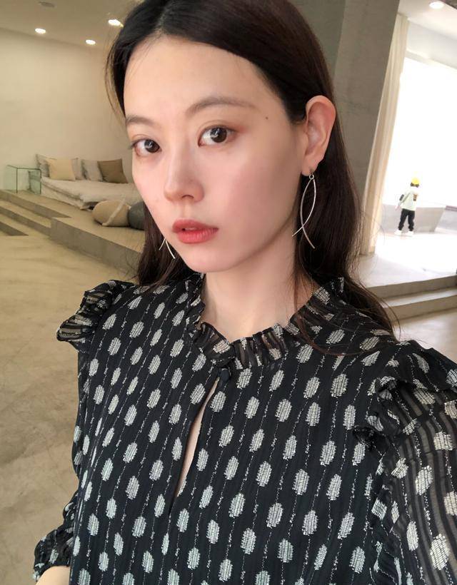 魅力|初秋穿什么连衣裙最时尚？跟带货女王杨幂穿搭准没错，超有高级感