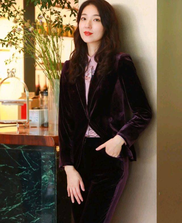 显得|女人要懂得爱自己，可以从穿衣打扮开始，做个有品味的女人