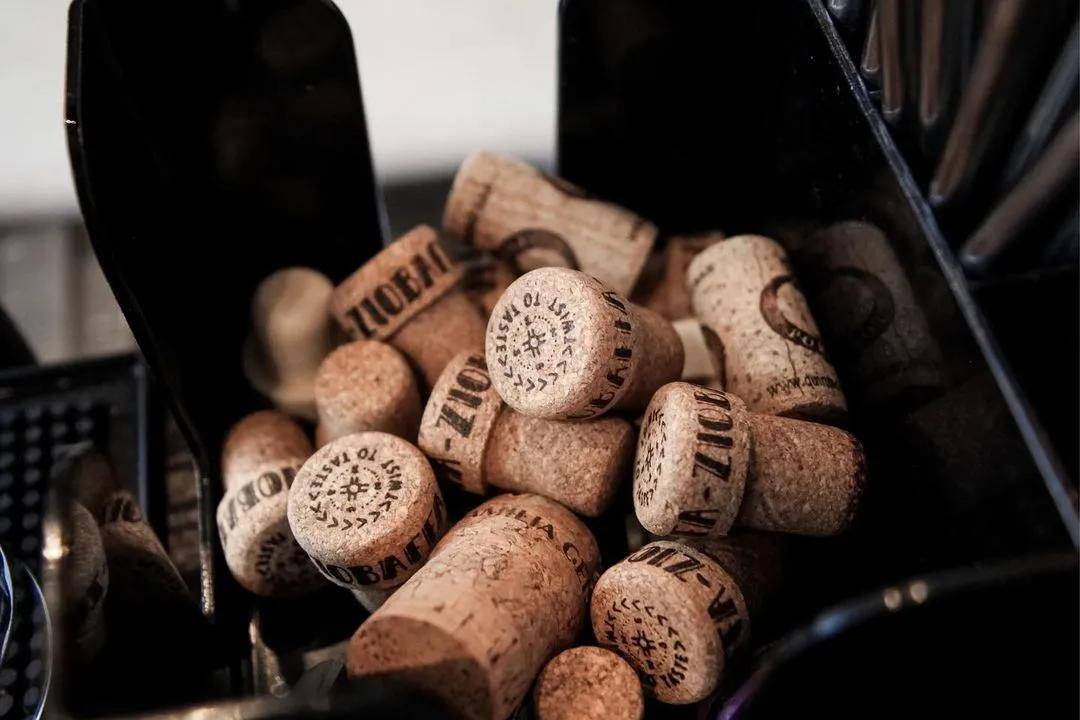 品牌|好莱坞最爱冲浪的导演,居然做出了极限运动圈追捧的葡萄酒