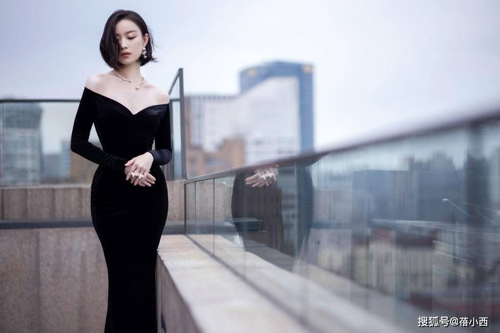 黑色|倪妮的“人鱼臀”身材真是存在？一袭露肩连衣裙配波波头，太美了