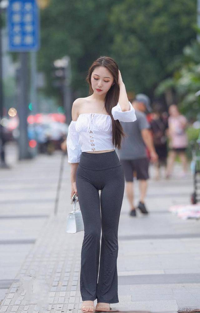 颜色|紧身的腰裙，休闲裤的装扮不可缺少，充满霸气