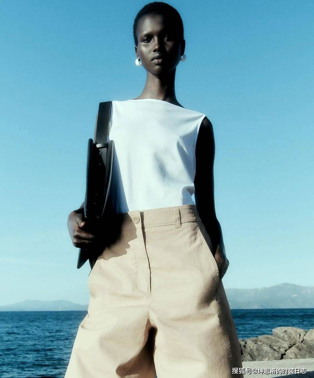 系列|Lookbook画册丨COS 2021夏季假日系列 以轻简搭配享受夏日宁静