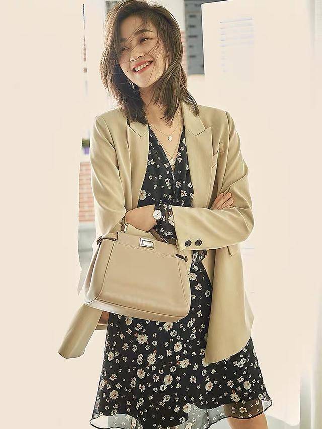 风衣|上游时尚|初秋通勤穿搭,怎么穿好看又时髦