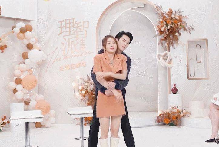 汤姆杰瑞|秦岚与小19岁王鹤棣模仿汤姆杰瑞,互动甜蜜表情夸张,网友吐槽太油腻